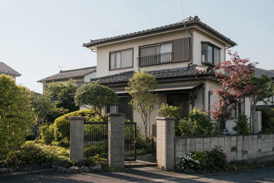 住宅地にある戸建て住宅のイメージ写真